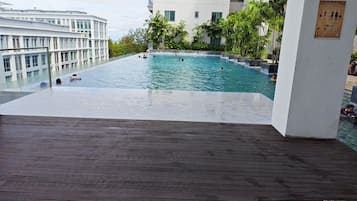 2 kolam renang outdoor