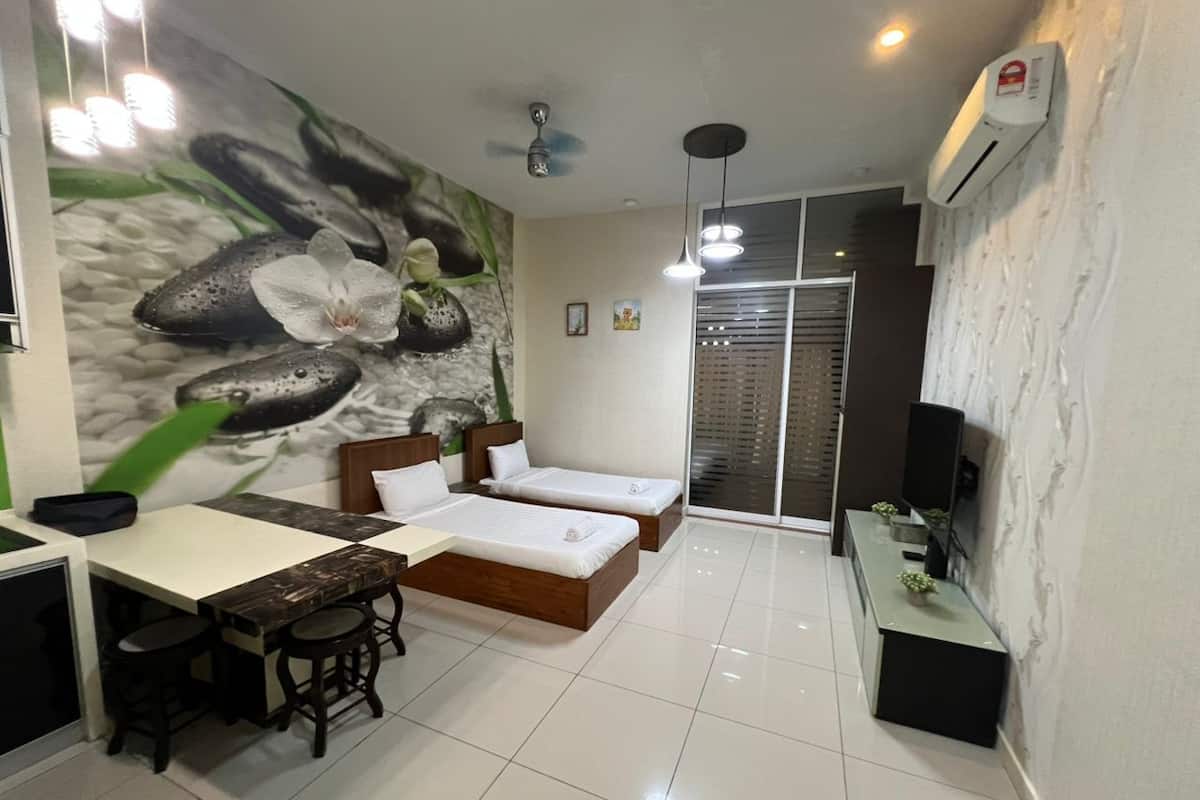 Executive Apartment, 1 Bedroom, City View | Living area