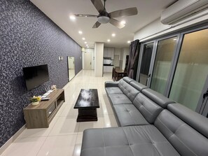 Apartment, 2 Bedrooms, Kitchenette, Garden View | Living area