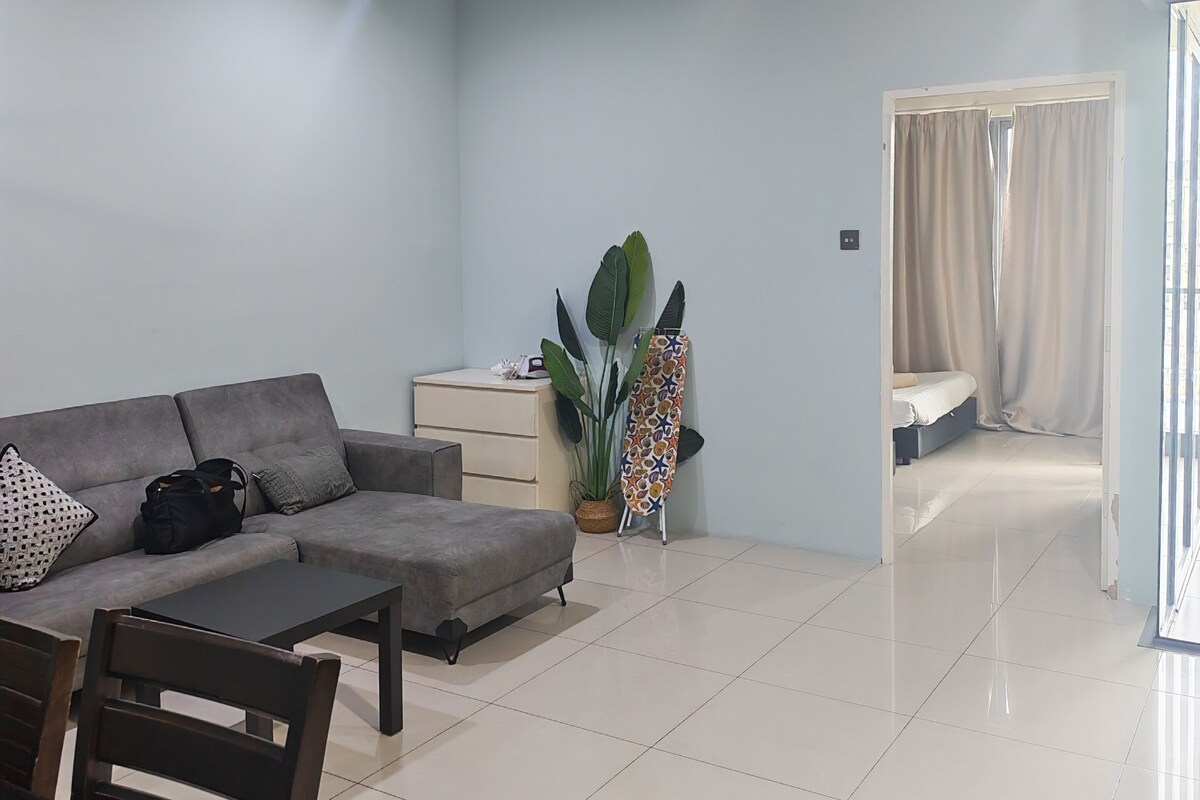 Comfort Apartment, 3 Bedrooms, 2 Bathrooms, City View | Living area