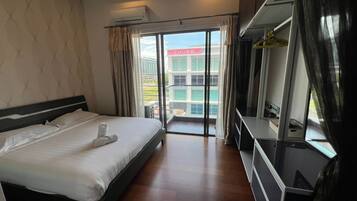 Premium bedding, individually decorated, individually furnished, desk