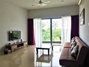 Apartment, 3 Schlafzimmer, Blick auf den Golfplatz | Wohnbereich | 40-Zoll-Smart-TV mit Kabelempfang, Fernseher