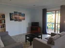 别墅, 2 间卧室 (Queen, Bunk, Single) | 起居区 | 平板电视、DVD 播放器