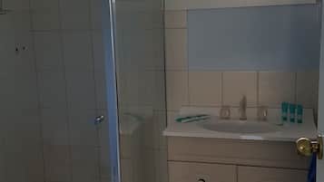 2-Bedroom Villa (Queen, Bunk, Single) | Bathroom | Shower, free toiletries, hair dryer, towels