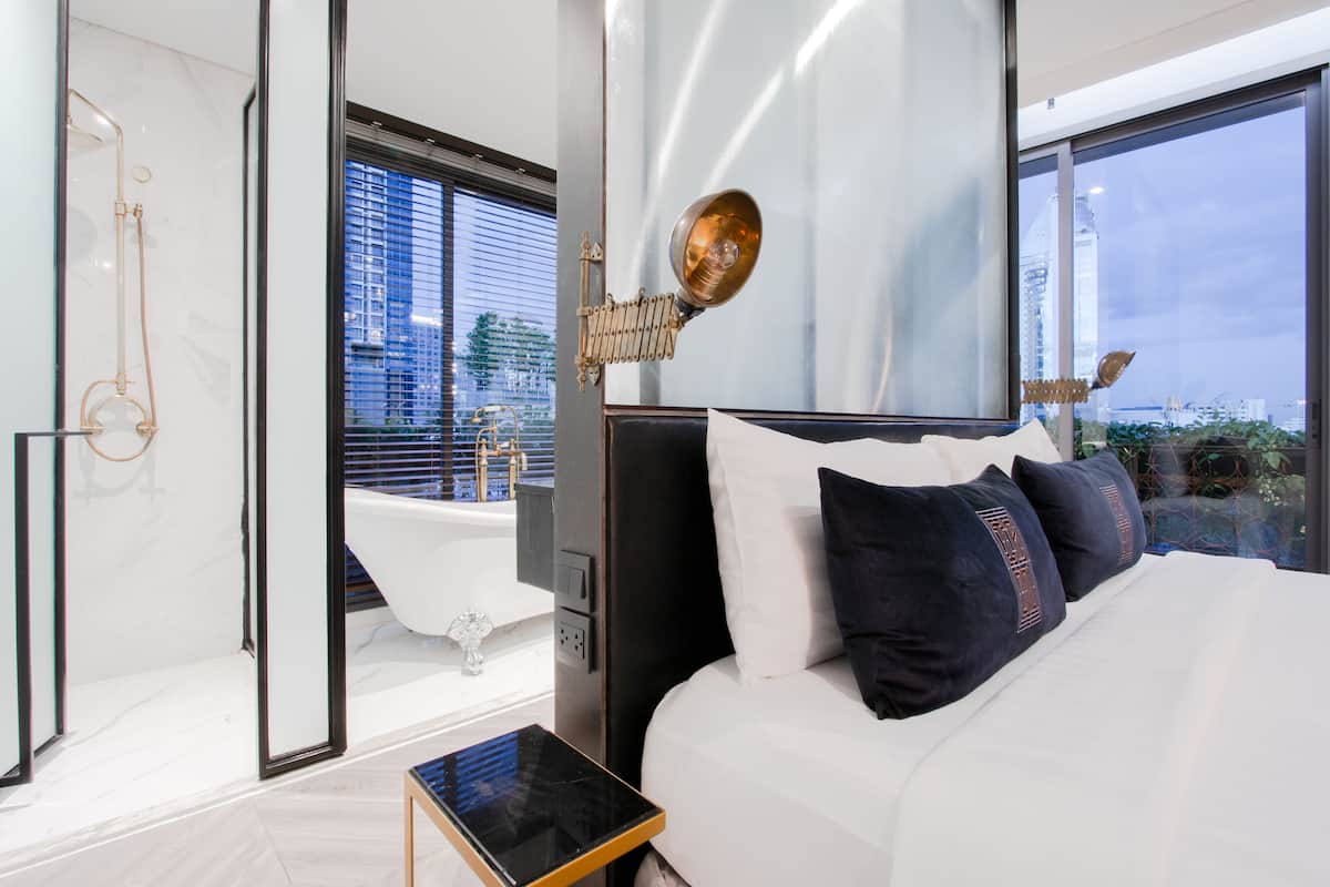 Executive Suite | Een kluis op de kamer, een bureau, een laptopwerkplek, gratis wifi