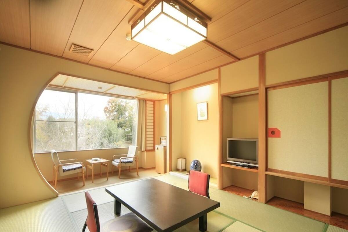 傳統客房 (Japanese Style with Private Bathroom) | 客廳 | 平面電視
