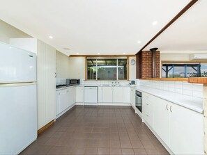 Cottage (Vine) | Cuisine privée | Grand réfrigérateur, micro-ondes, four, plaque de cuisson