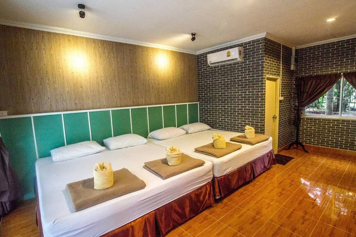 Quadruple Double Room | 迷你吧、折叠床/加床（额外收费）、免费 WiFi