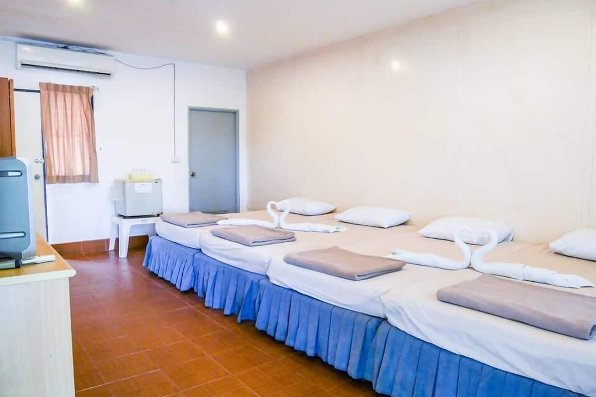 Quadruple Twin Room | 迷你吧、折叠床/加床（额外收费）、免费 WiFi