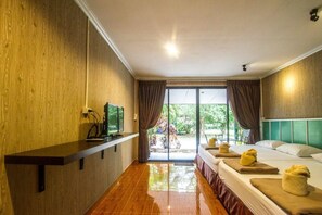 Quadruple Double Room | Minibar, extrasängar och gratis wi-fi