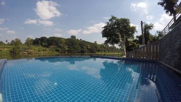 Alberca al aire libre