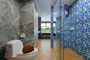 Bathroom shower - Princess River Kwai (Kanchanaburi)