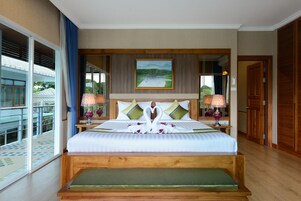 Princess Suite Double Room | Minibar, desk, blackout drapes, rollaway beds