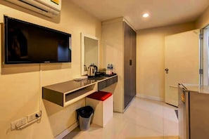 Single Room, 1 Bedroom, Ground Floor | In-room safe, desk, free WiFi - Shivani Residence (Pattaya)
