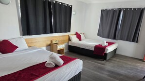 Deluxe Studio - Emerald Central Hotel (Emerald)