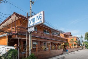 A wooden building with a sign that reads "VIKING" and a contact number. - Viking Resort (Pattaya)