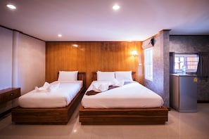 Deluxe Twin Room | In-room safe, desk, soundproofing, free WiFi - Viking Resort (Pattaya)