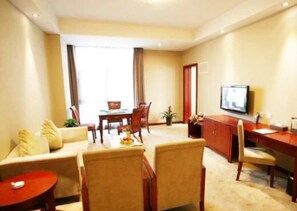 Minibar, in-room safe, desk, blackout drapes - Huashan Mountain International Hotel (Xi'an)