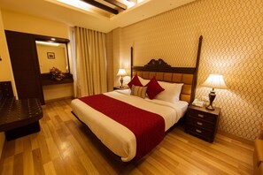Minibar, in-room safe, iron/ironing board, free WiFi