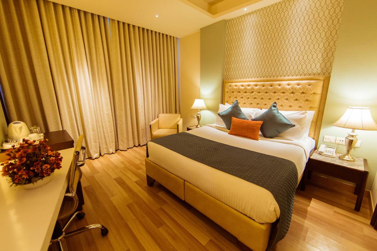 Minibar, in-room safe, iron/ironing board, free WiFi