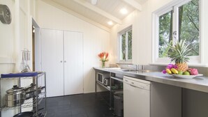 Småhus, 2 soverom | Eget kjøkken | Espressomaskin, kaffetrakter/tekoker, kjøleskap og mikrobølgeovn