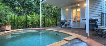 Port Douglas Cottage and Lodge