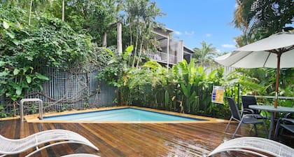 Port Douglas Cottage and Lodge