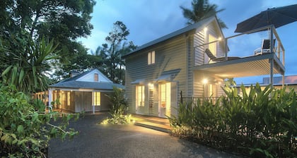 Port Douglas Cottage and Lodge
