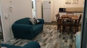 Apartment | Schreibtisch, Bügeleisen/Bügelbrett, kostenloses WLAN, Bettwäsche