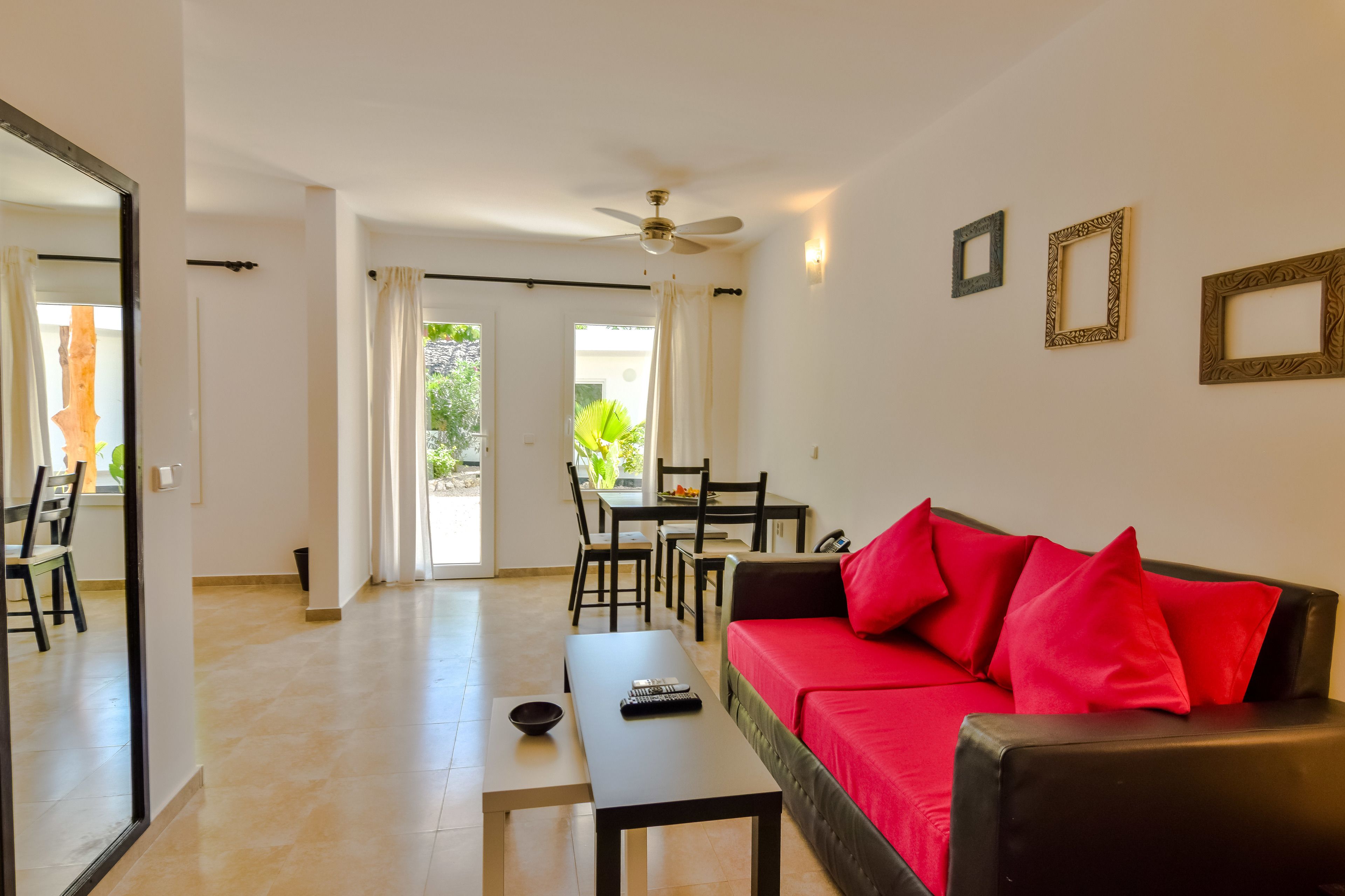 Studio Confort, 1 lit double, non-fumeurs, côté cour intérieure | Minibar, coffres-forts dans les chambres, bureau, chambres insonorisées