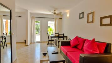 Studio Confort, 1 lit double, non-fumeurs, cÎté cour intérieure | Minibar, coffres-forts dans les chambres, bureau, chambres insonorisées