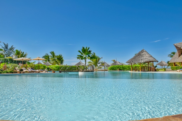 Pantai persendirian, pasir putih