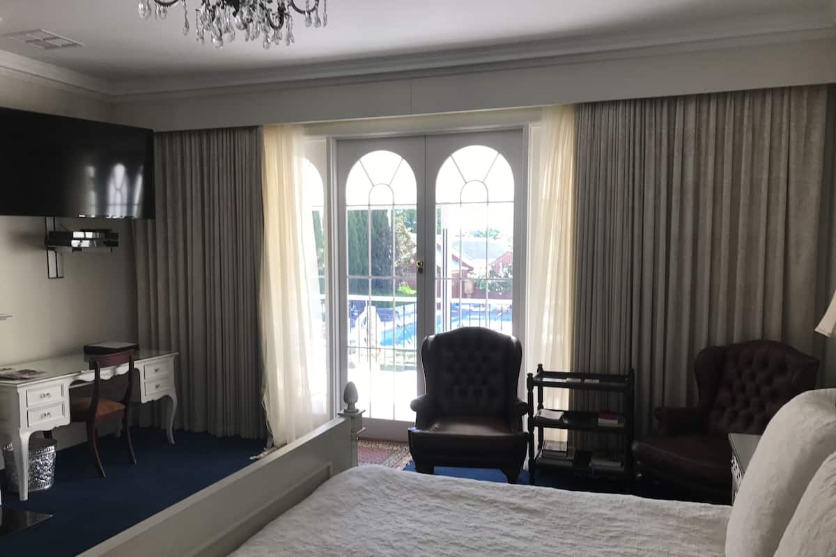 Chambre Double, vue piscine (Downstairs Crystal Deluxe Room)