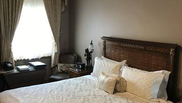 双人房 (Upstairs Victorian King Room – Bronze) | 客房内保险箱、熨斗/熨衣板、免费 WiFi、床单