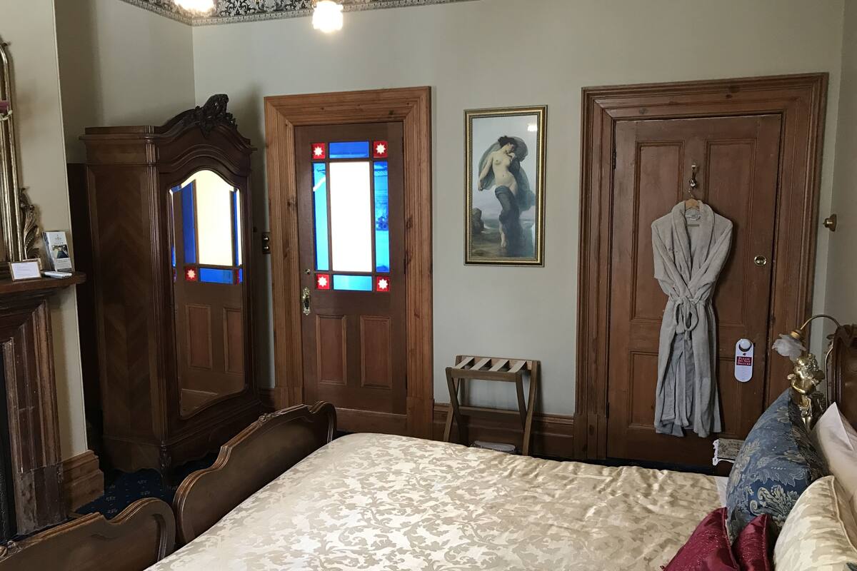 In-room safe, iron/ironing board, free WiFi, bed sheets
