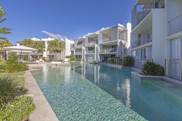 2 outdoor pools, open 8:30 AM to 9:00 PM, pool loungers