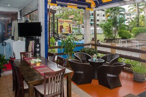 Food court - Allstar Guesthouse (Karon)