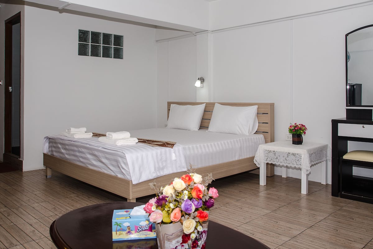 In-room safe, rollaway beds, free WiFi, bed sheets