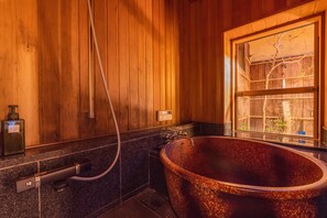 Ensemble douche/baignoire, douche à « effet pluie »