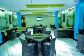 Breakfast, lunch, dinner served; local and international cuisine - Interservice Hotel (Kampala)