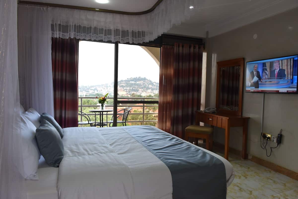 Deluxe Single Room | In-room safe, desk, WiFi (free), bed sheets