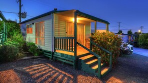 Deluxe Cottage, 2 Bedrooms | Free WiFi, bed sheets