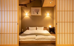 2 عدّة غرف نوم وبديكورات فريدة لكل غرفة وطراز فريد لكل وحدة