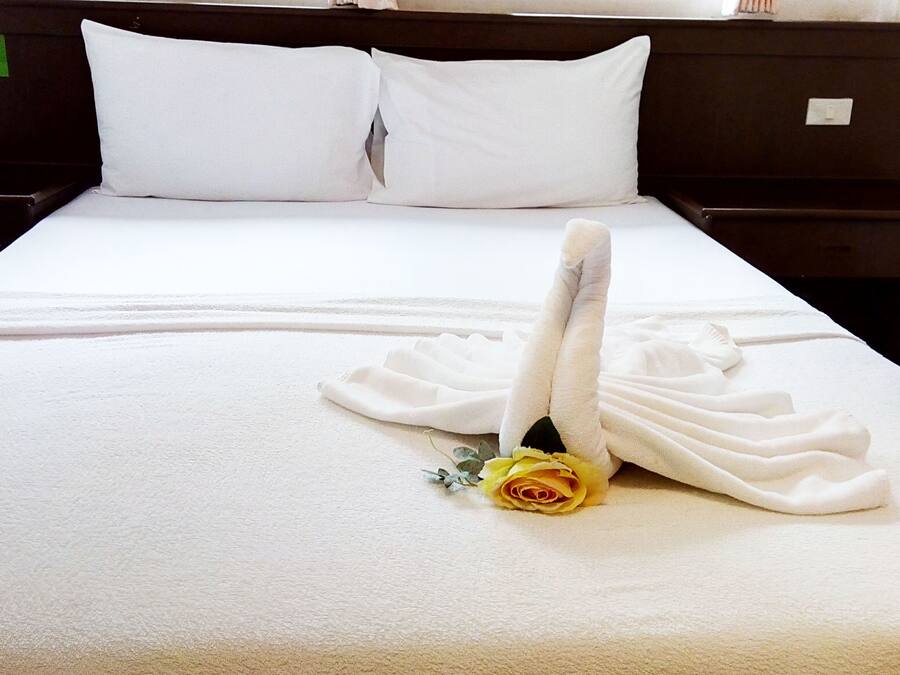 Family Room | Minibar, desk, free WiFi