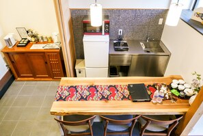 Fridge, microwave, stovetop, coffee/tea maker - KumoMachiya Nijojo (Kyoto)