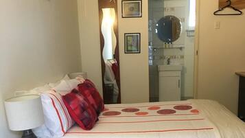 Bureau, chambres insonorisées, fer et planche à repasser, Wi-Fi gratuit