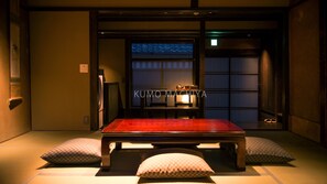 Traditional House, 2 Bedrooms | Ruang tamu