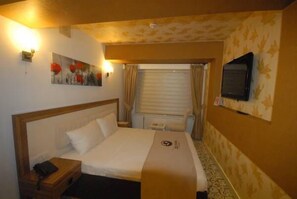 Premium bedding, in-room safe, desk, iron/ironing board