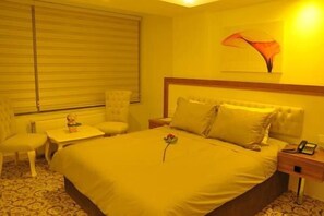 Premium bedding, in-room safe, desk, iron/ironing board