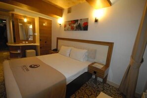 Premium bedding, in-room safe, desk, iron/ironing board